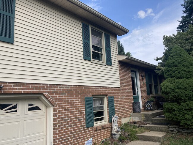 Building Photo - 335 Cornertown Rd