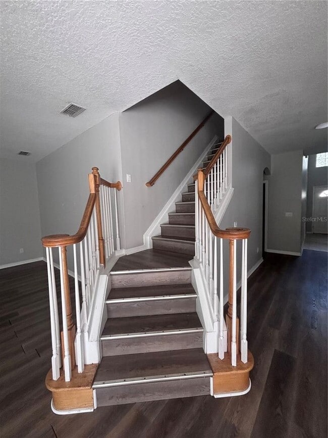 Building Photo - Golf Community Home
