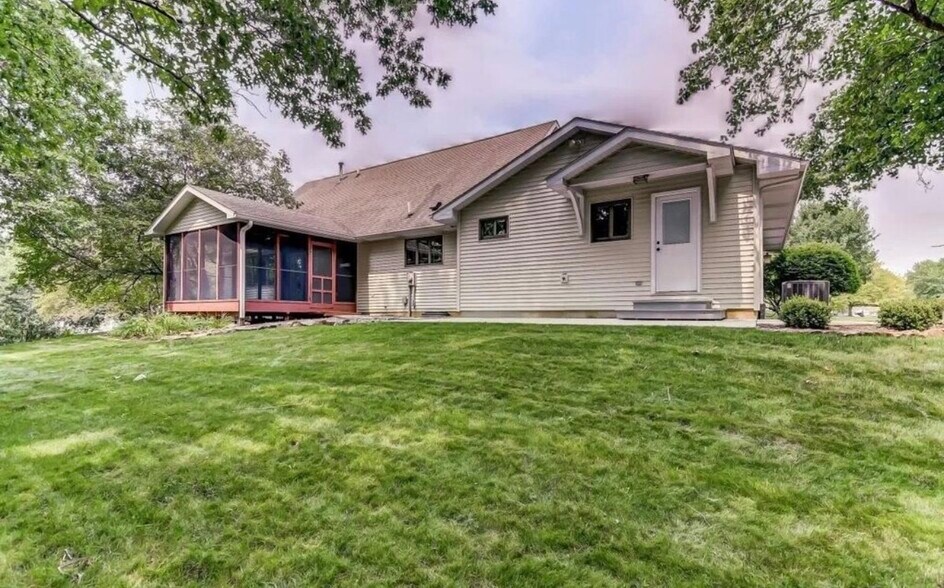 Building Photo - 3120 Kensington Dr