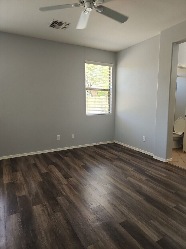 Building Photo - "Charming Anthem Retreat: 3-Bed, 2-Bath Ge...