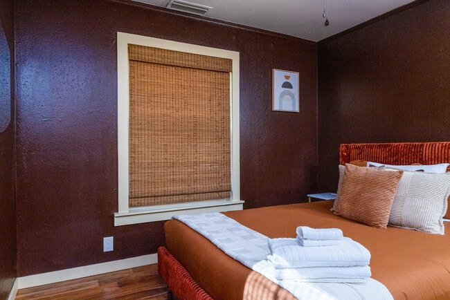 Building Photo - 10814 Stallcup Dr