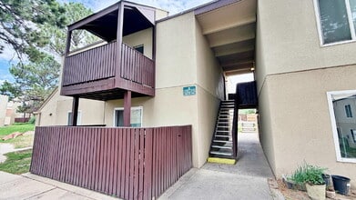 Building Photo - TOTALLY REFURBISHED 2 Bed 2 Bath Condo in Woodstream Falls. NEW Paint NEW Carpet & Flooring. Spac...