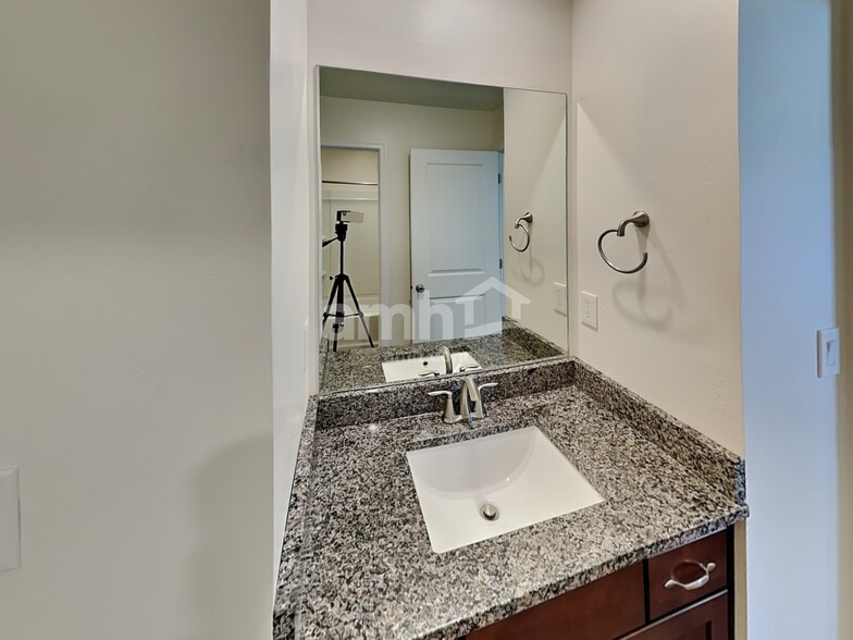Building Photo - 2357 Surry Way