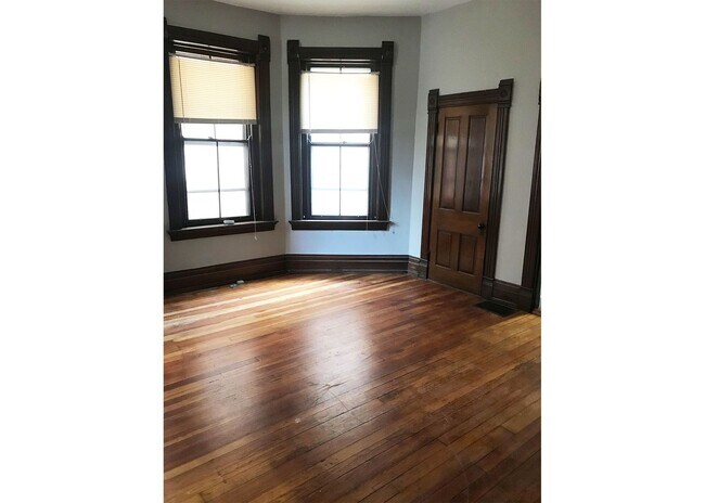 Building Photo - 3255 Bishop St