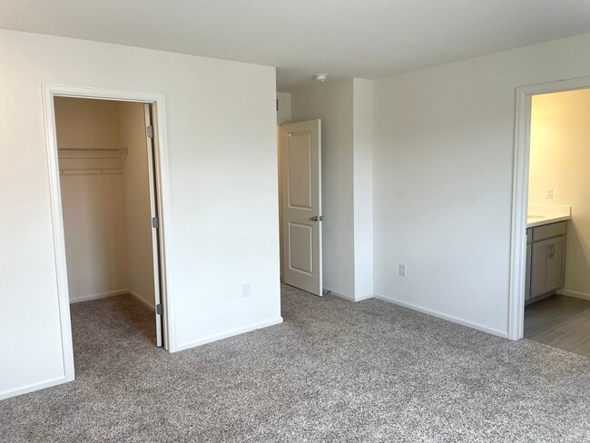 Building Photo - Beautiful 4bd 3.5 bath townhome for rent