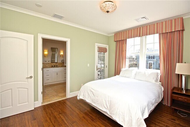 Building Photo - 203 Coggeshall Ave
