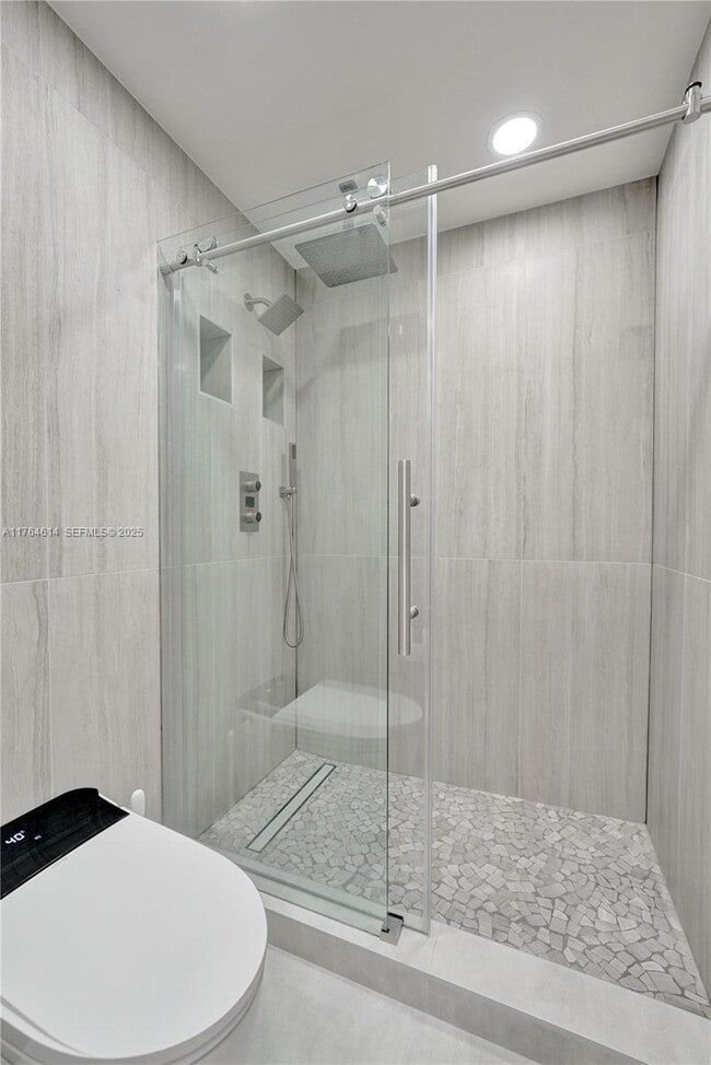 Building Photo - 4001 S Ocean Dr