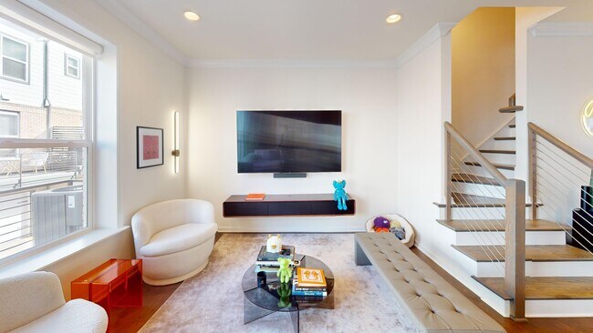 Building Photo - Beautiful Rooftop Terrace Townhome w/ gara...