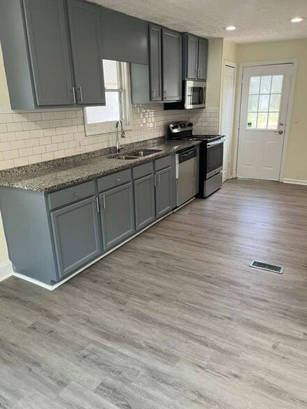 Building Photo - 2181 Gordon Cir