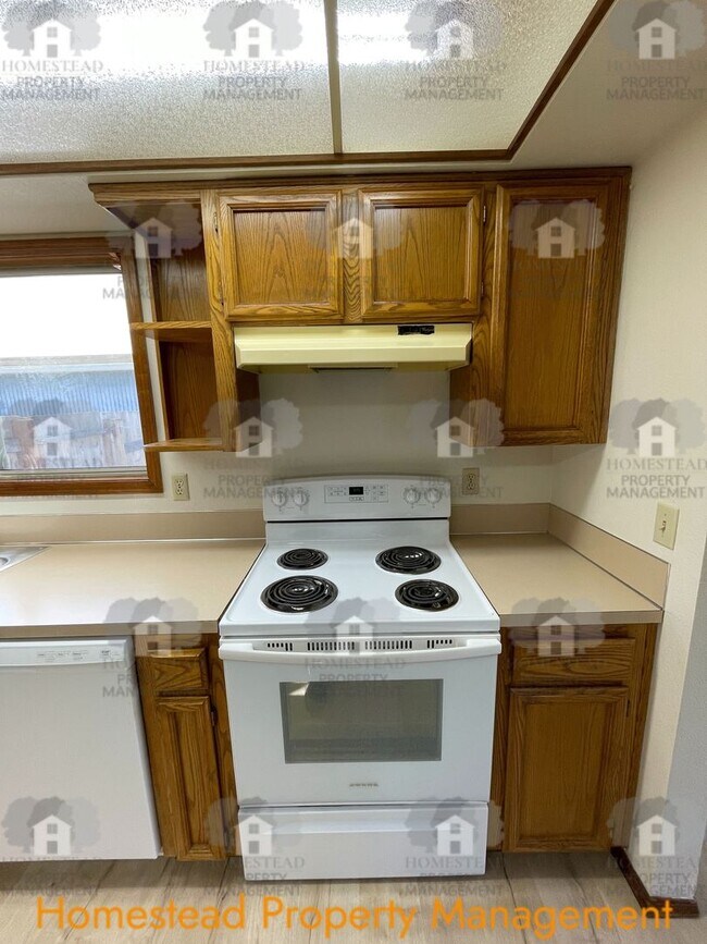 Building Photo - Homestead loves their tenants! 1/2 one months rent!