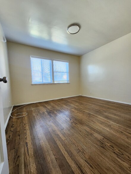 Building Photo - 7032 S La Tijera Blvd