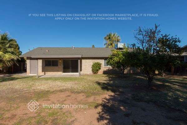 Building Photo - 1129 E Hampton Cir