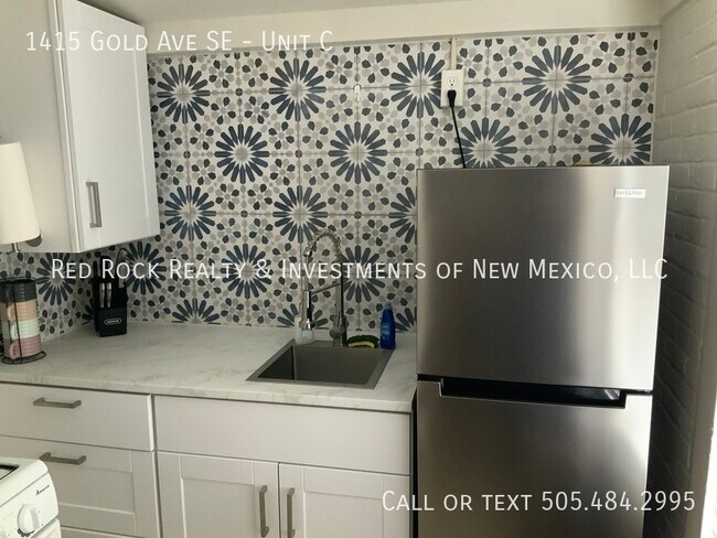 Building Photo - 1415 Gold Ave SE