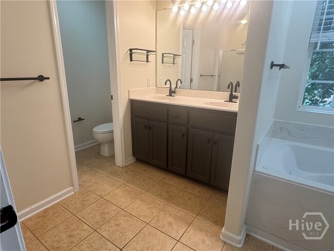 Building Photo - 75 Oak Ridge Cir