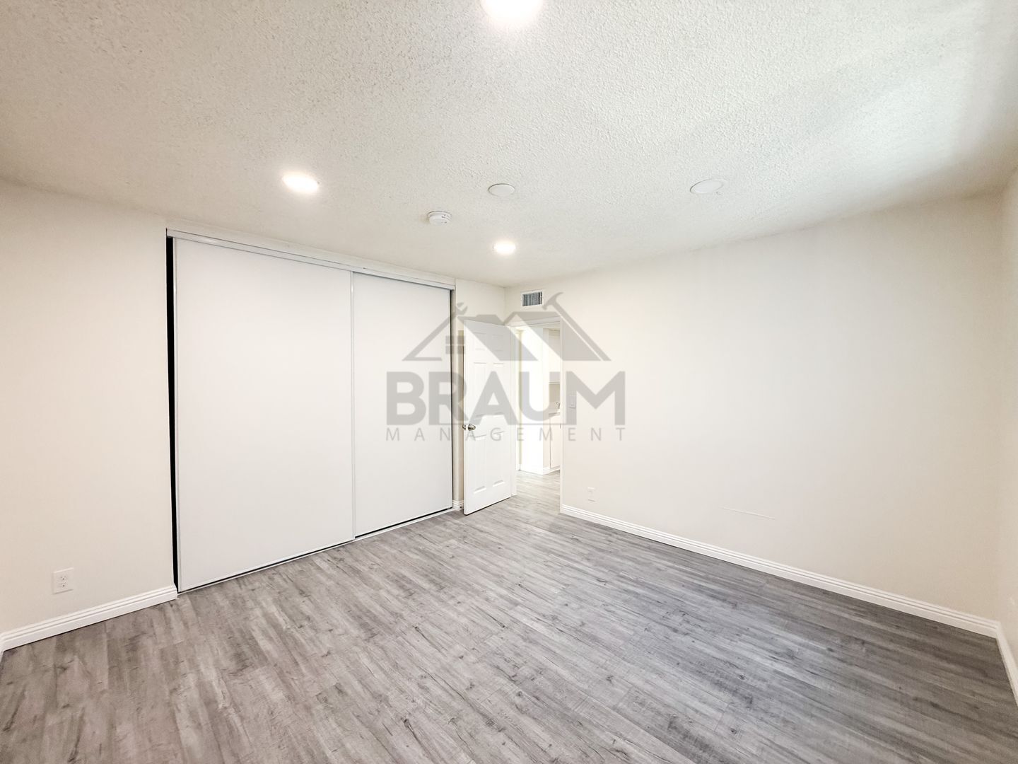 Building Photo - 6039 Whitsett Ave