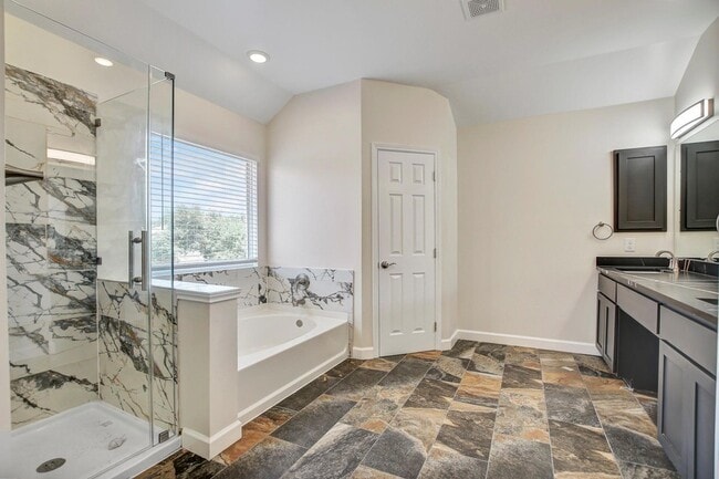 Building Photo - 309 Camperdown Elm Dr