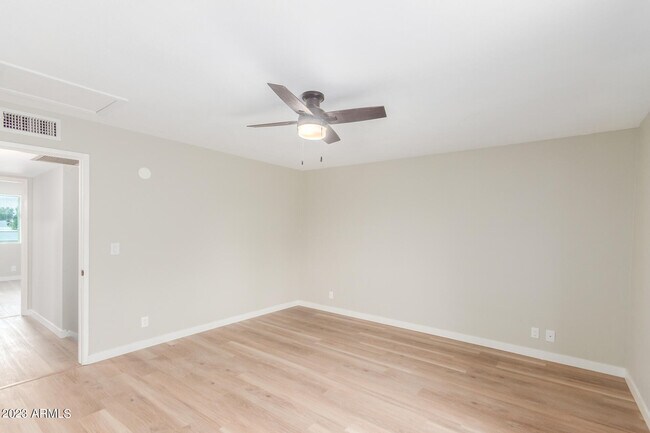 Building Photo - 3037 S Country Club Way