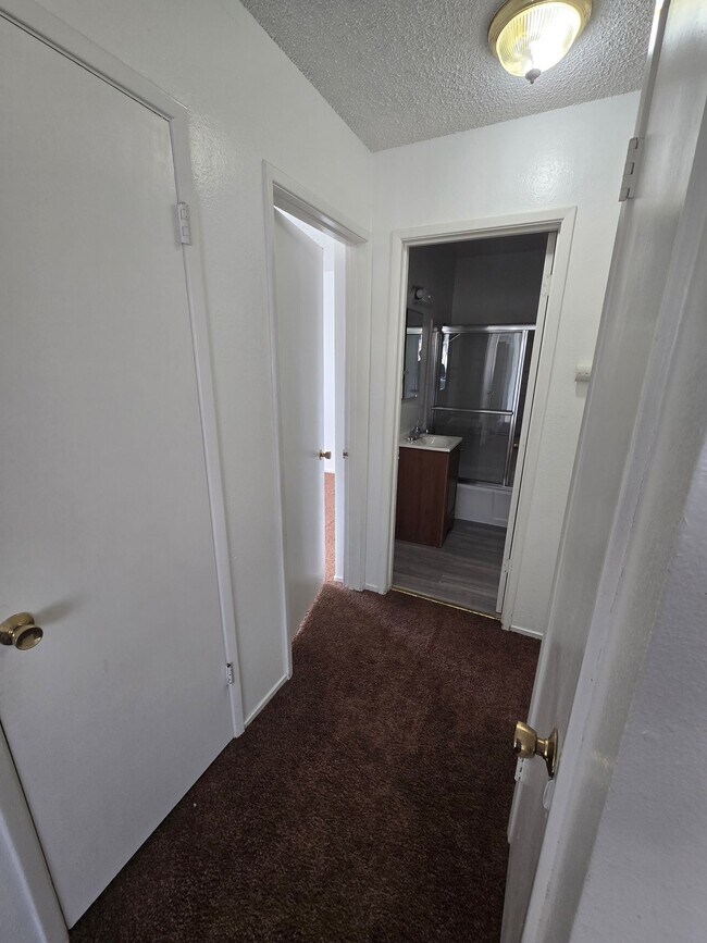 Building Photo - 4 Plex with a Carport Space MOVE IN SPECIAL $200.00 OFF FIRST MONTH RENT