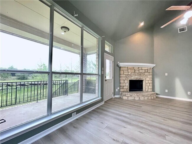 Building Photo - 806 Bent Wood Pl