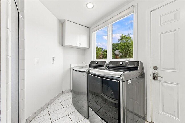 Building Photo - 6122 Trailwood Ln