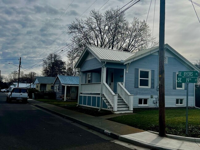 Building Photo - Charming 4-Bedroom Home with Office
