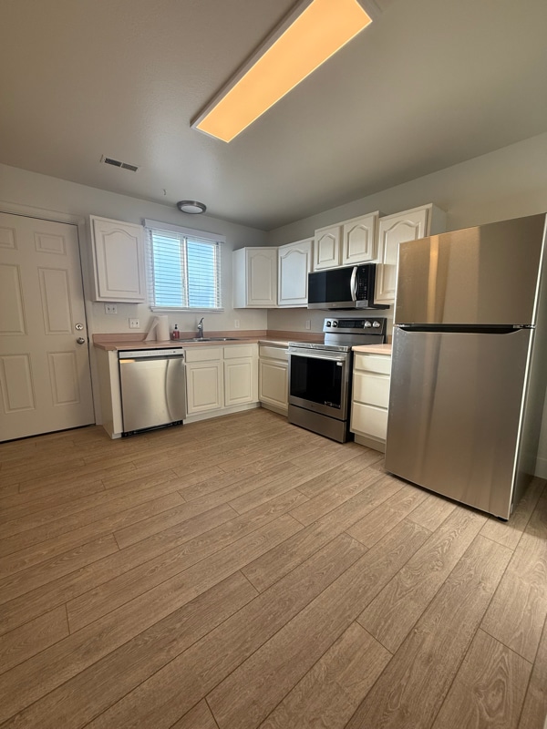 Building Photo - 201 W 975 N