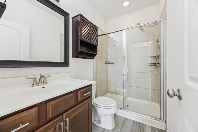 Building Photo - 6401 Graymont Dr