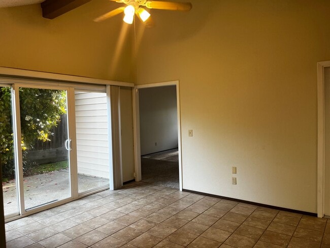Building Photo - Newly Renovated 2 Bedroom, 2 Bathroom 1050 Sqft. 1/2 Plex Orangevale Home for Lease.