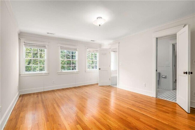 Building Photo - 787 Flat Shoals Ave SE