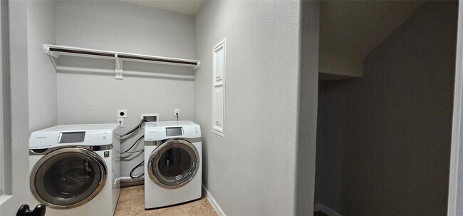 Building Photo - 6027 Turner Shadow Ln