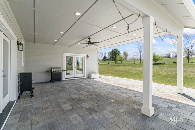 Building Photo - Beautiful 4/3 on TimberStone Golf Course