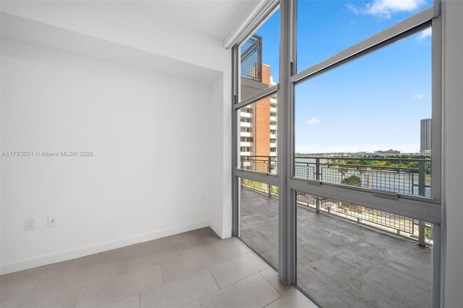 Building Photo - 2150 N Bayshore Dr