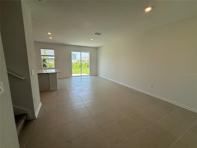Building Photo - 2567 Skyline Lp