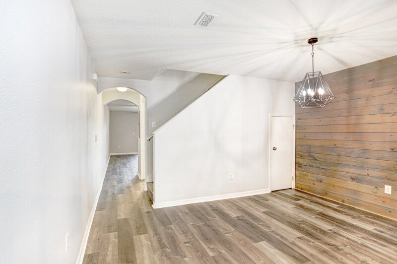 Building Photo - 37669 Aaralyn Rd