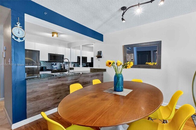 Building Photo - 1200 Brickell Bay Dr