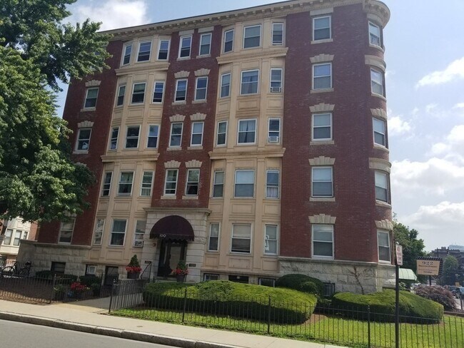 Primary Photo - 100 St Mary's St