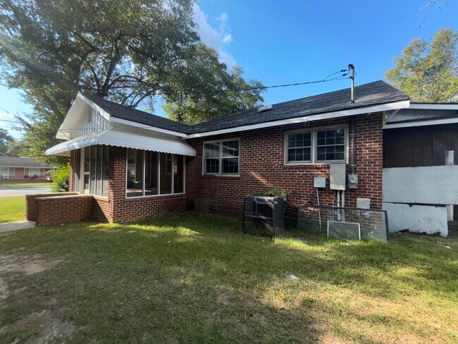 Building Photo - 3583 Napier Ave