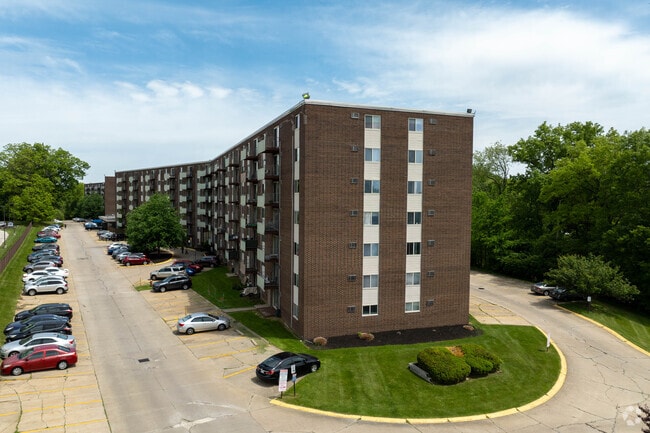 Building Photo - College Towers