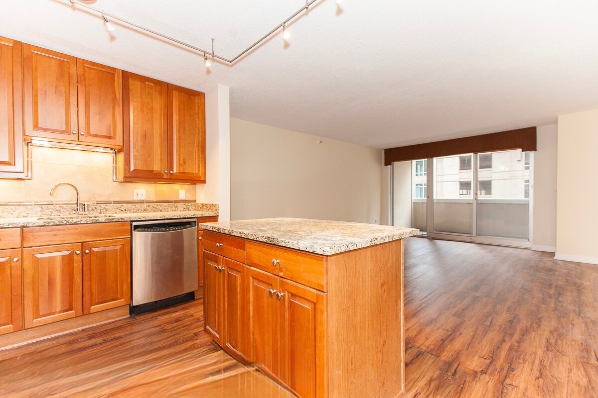 Building Photo - 545 N Dearborn St