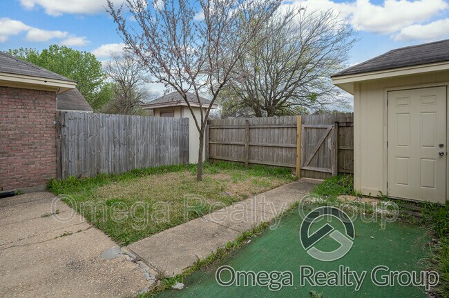 Building Photo - 6616 E Aberdeen Dr
