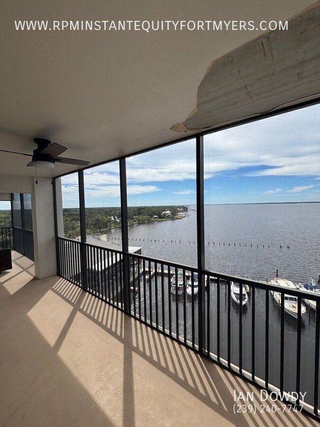 Building Photo - Modern 3/2 condo with stunning ocean views.