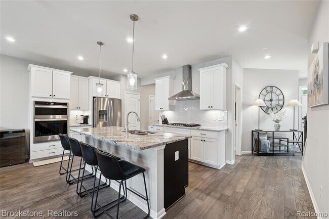 Building Photo - 765 Hummingbird Dr