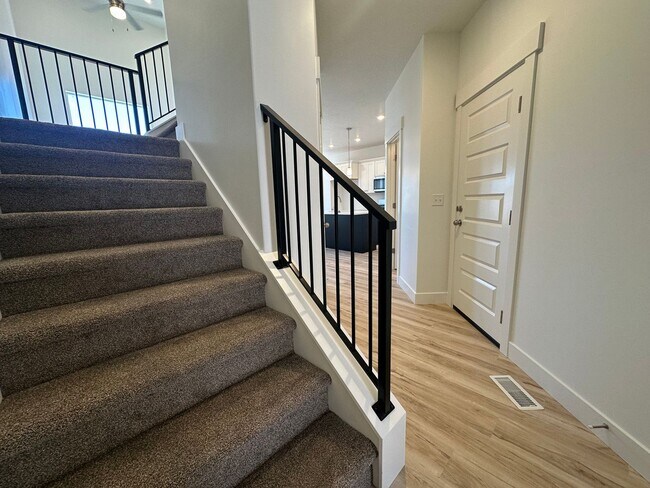 Building Photo - 5280 Acacia Dr