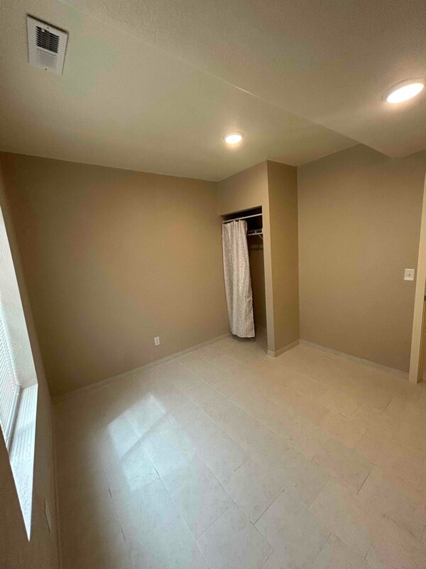 Building Photo - 14432 S Johnson Vis Cir