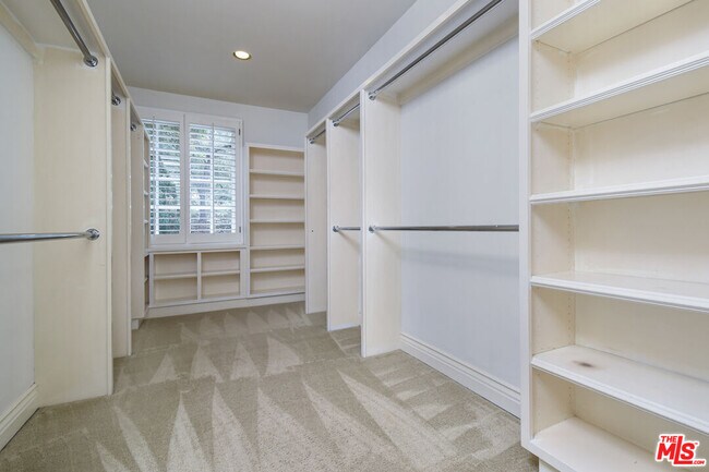 Building Photo - 3254 Oakdell Rd