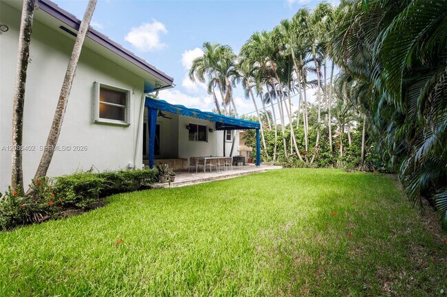 Building Photo - 921 Alava Ave