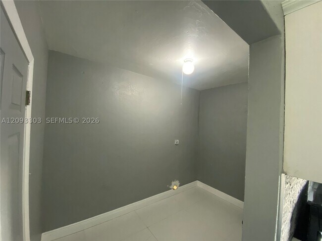 Building Photo - 1850 SW 48th Ave