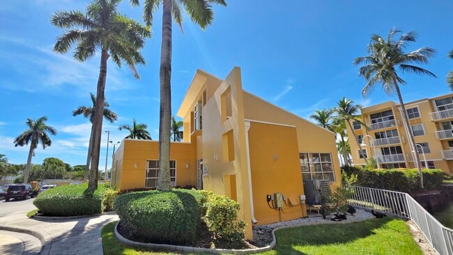 Building Photo - 1341 SE 3rd Ave