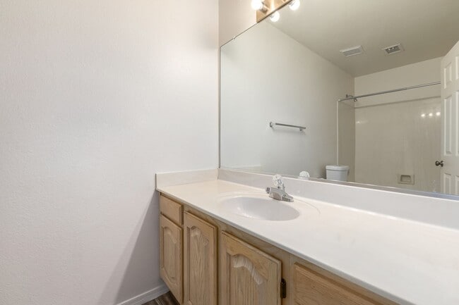 Building Photo - Spacious 3 Bed, 2 Bath Home in Peoria - Your Perfect Home Awaits!