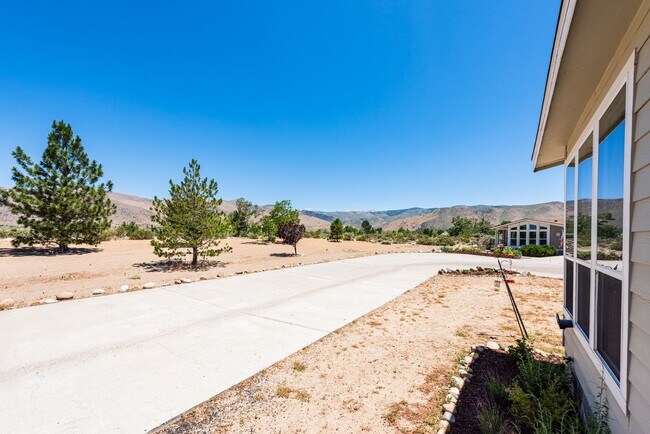 Building Photo - Cozy Upgraded Home w/ Panoramic Mountain V...